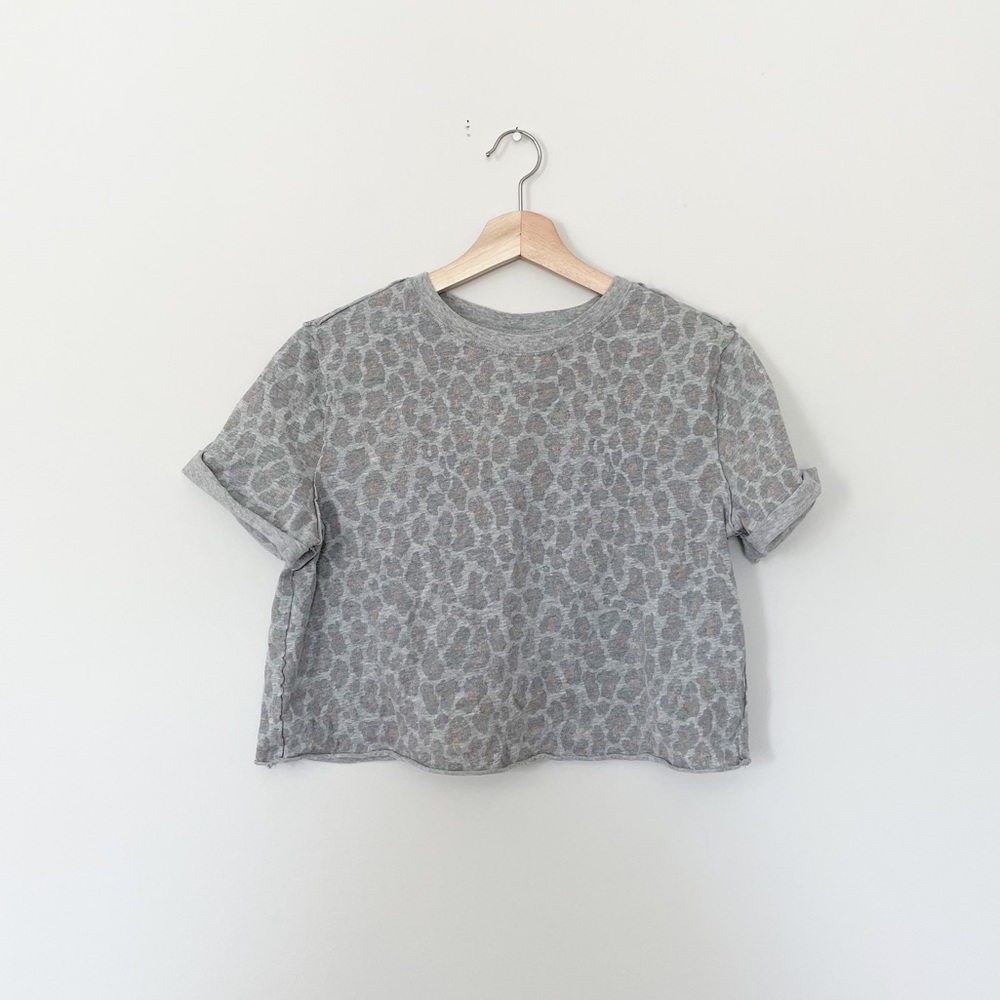 Colsie Gray Leopard Cropped Tee